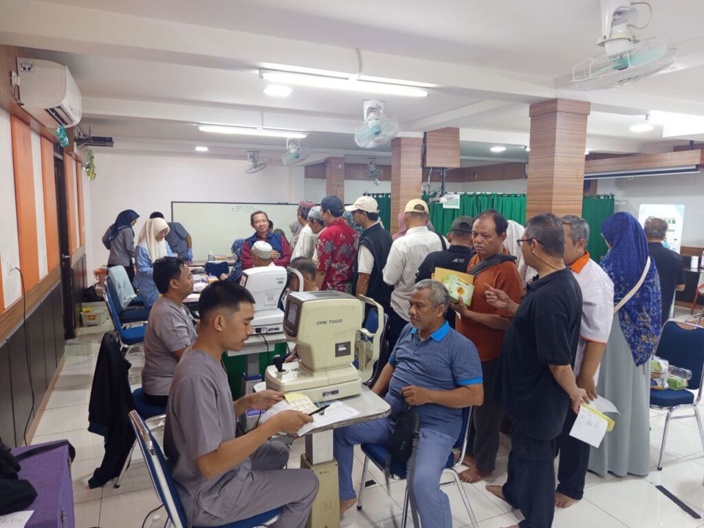 Medical Check Up (MCU) tanda cinta Pimpinan PKS Jakarta Timur kepada kader