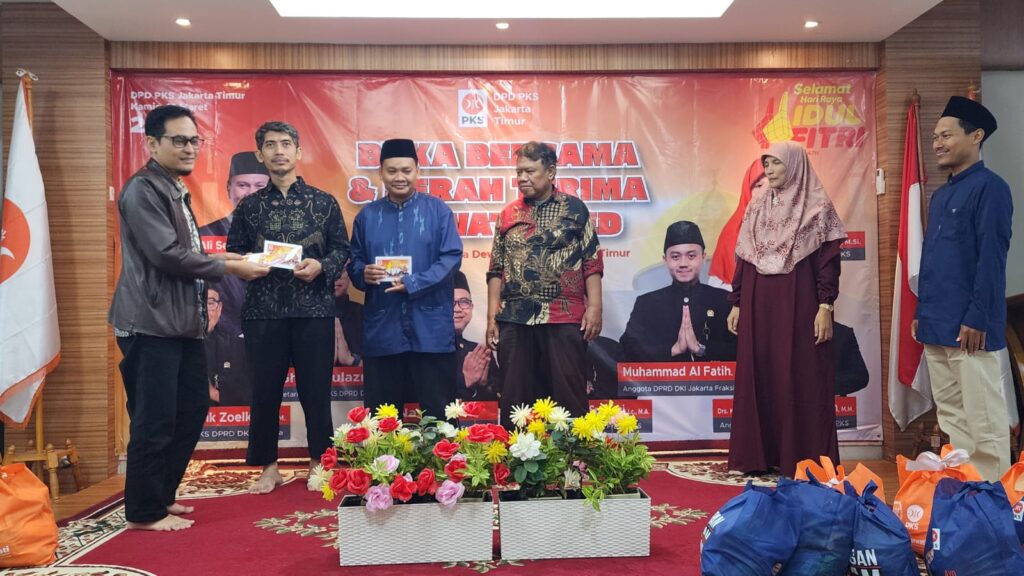 Triyono Mukti Apresiasi Buka Bersama dan Penyerahan Kiswatul Ied untuk Kader PKS Jakarta Timur