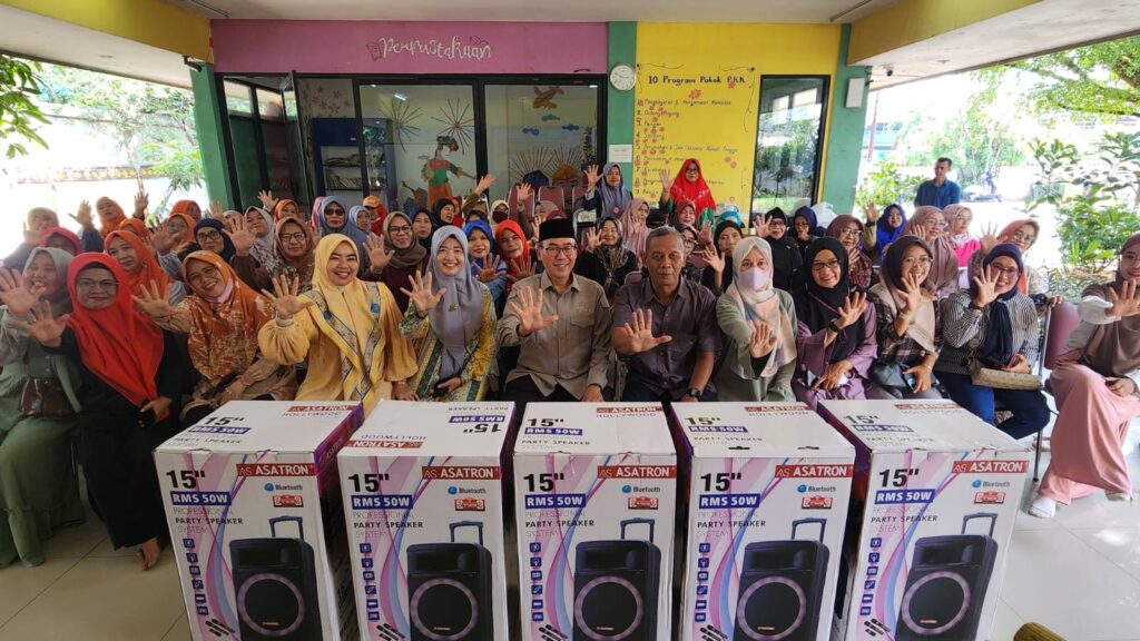 Aleg PKS Serahkan Bantuan Speaker Aktif untuk Komunitas Senam Nusantara Cakung Timur